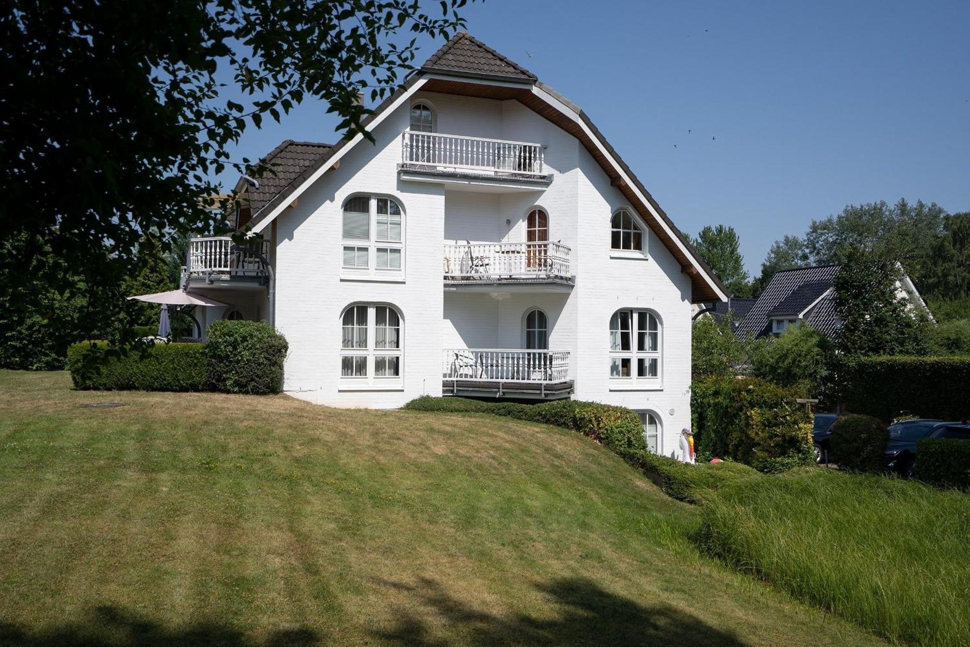 Haus Pegasus App 2 Apartment Scharbeutz Bagian luar foto