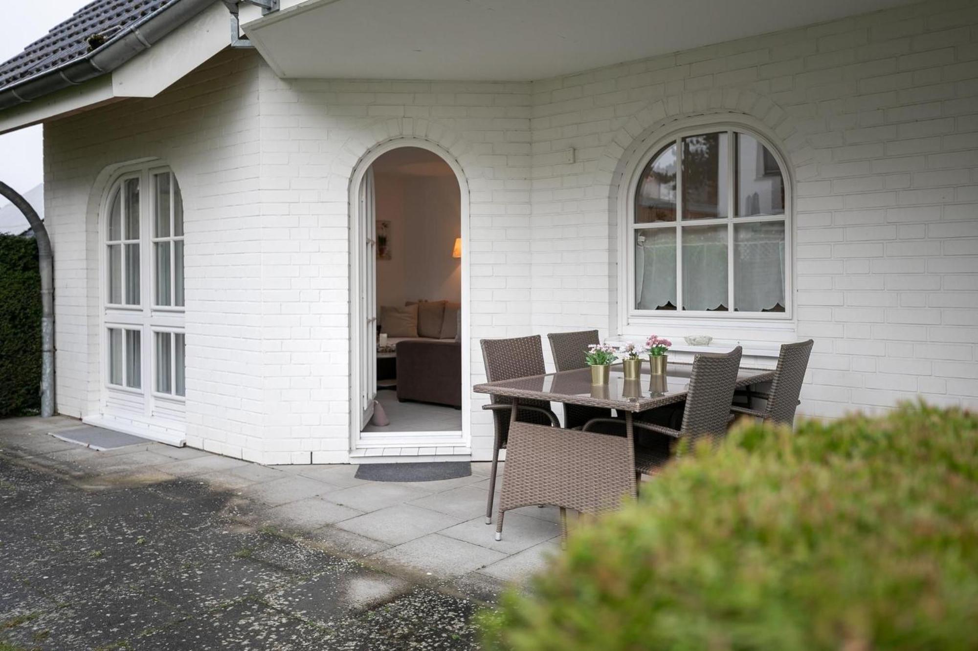 Haus Pegasus App 2 Apartment Scharbeutz Bagian luar foto